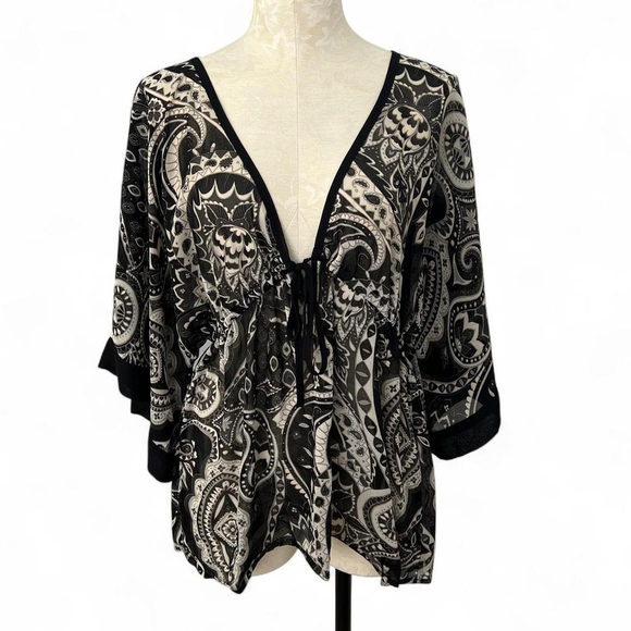 New York & Co. Y2K Blackh & White Paisley Blouse - missing size tag - Picture 1 of 5